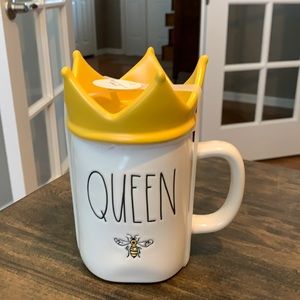 Rae Dunn Queen bee mug
